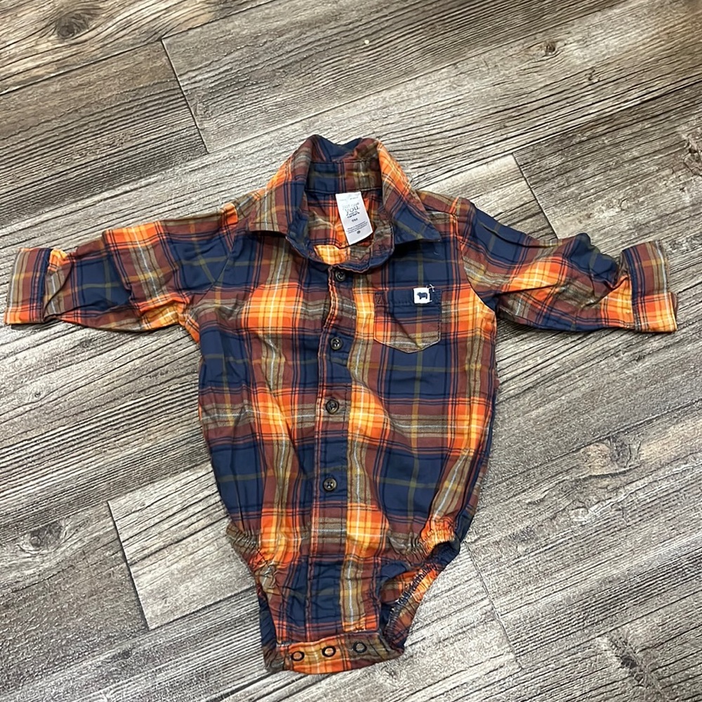 Carter’s 9 mnth plaid long sleeve onsie